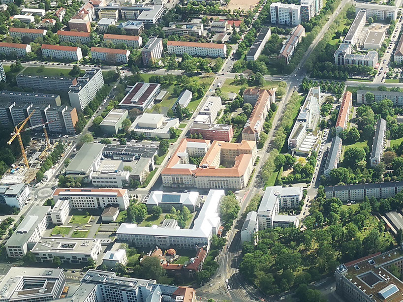Luftaufnahme der Dresdner Altstadt mit dem Dienstgebäude der Deutschen Rentenversicherung Mitteldeutschland